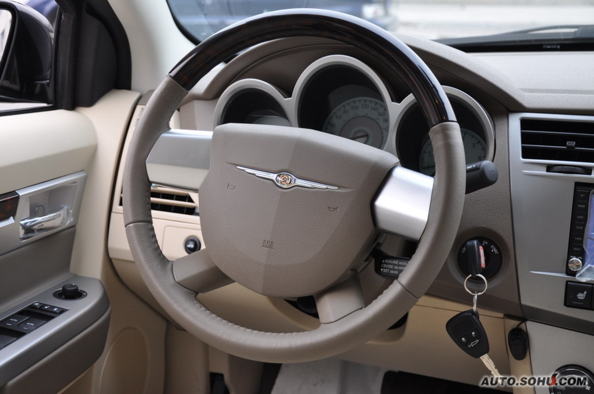 {21點}(克莱斯勒奔驰老款轿车图片)