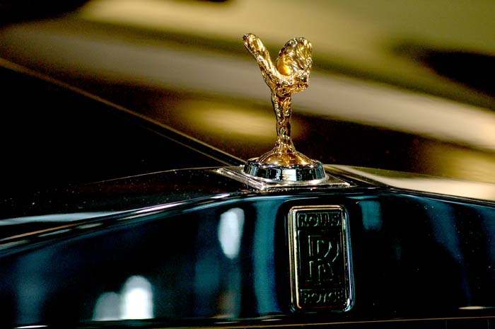 {賭馬}(劳斯莱斯三种车标的区别图片)